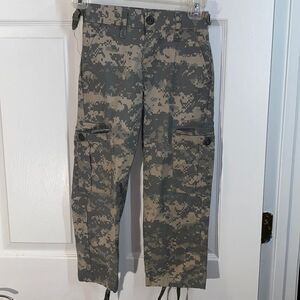(🍎4 For $15) Proper combat Camouflage pants youth size 4
